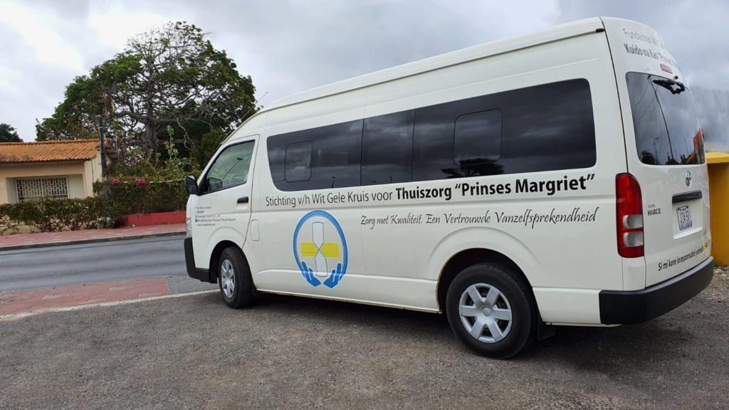 Wit Gele Kruis Transport Vehicle on the road